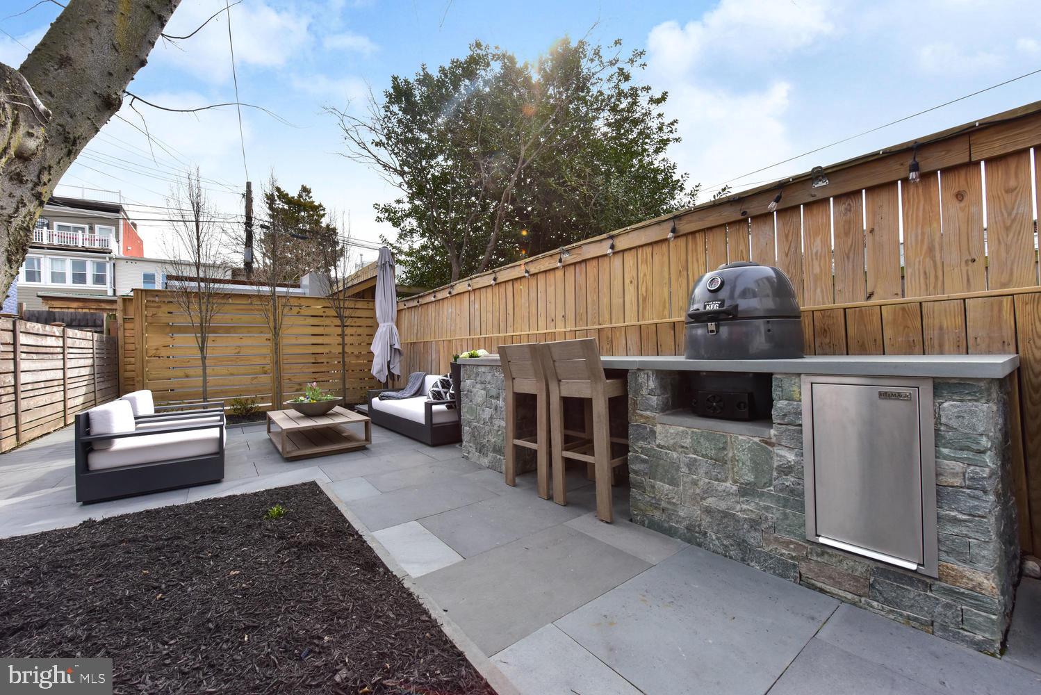 1017 7th Street Northeast Washington, DC 20002 - Photo 33 of 52 Stacked Stone Custom Bar w Built in Grill/Cooler