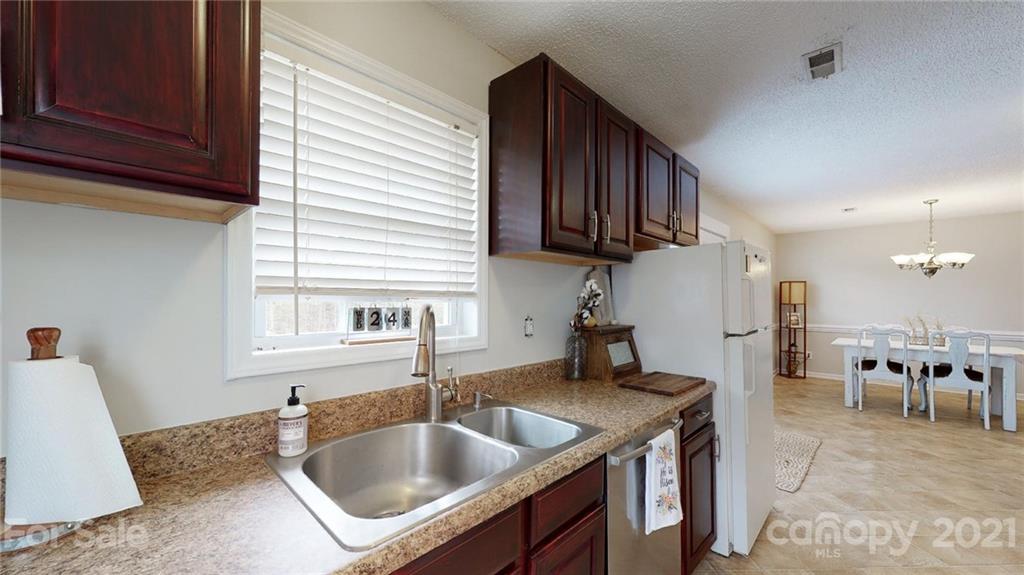 9748 Van Wyck Road Lancaster, SC 29720 - Photo 4 of 19 Gallery Image 4