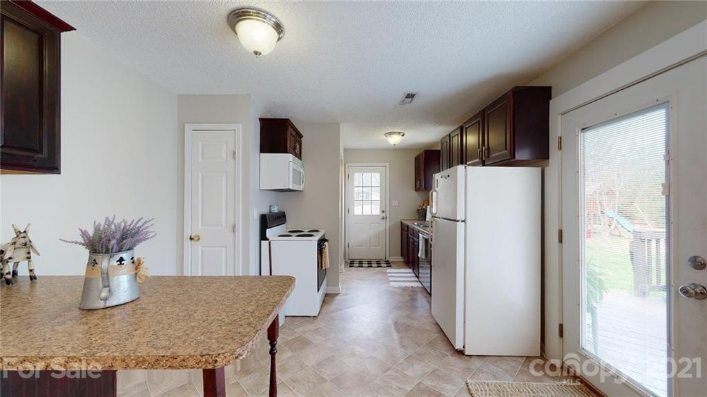 9748 Van Wyck Road Lancaster, SC 29720 - Photo 5 of 19 Gallery Image 5