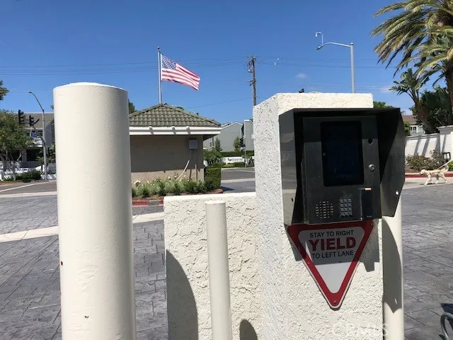 a view of entryway with a rug