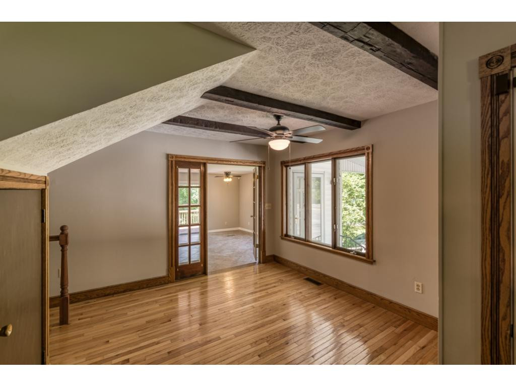 201 Robin Road Bristol, TN 37620 - Photo 11 of 31 Photo 11