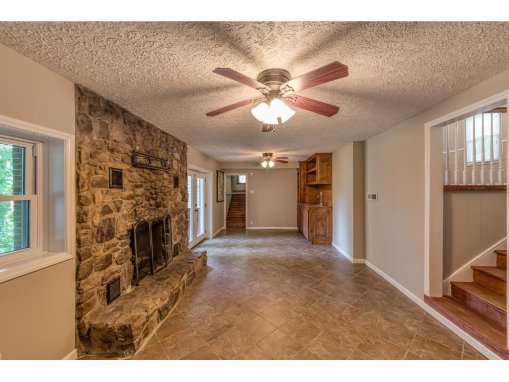 201 Robin Road Bristol, TN 37620 - Photo 15 of 31 Photo 15