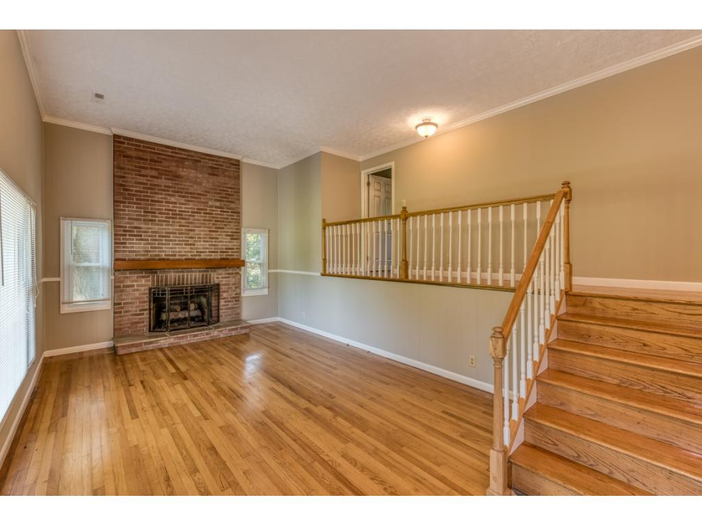 201 Robin Road Bristol, TN 37620 - Photo 2 of 31 Photo 2