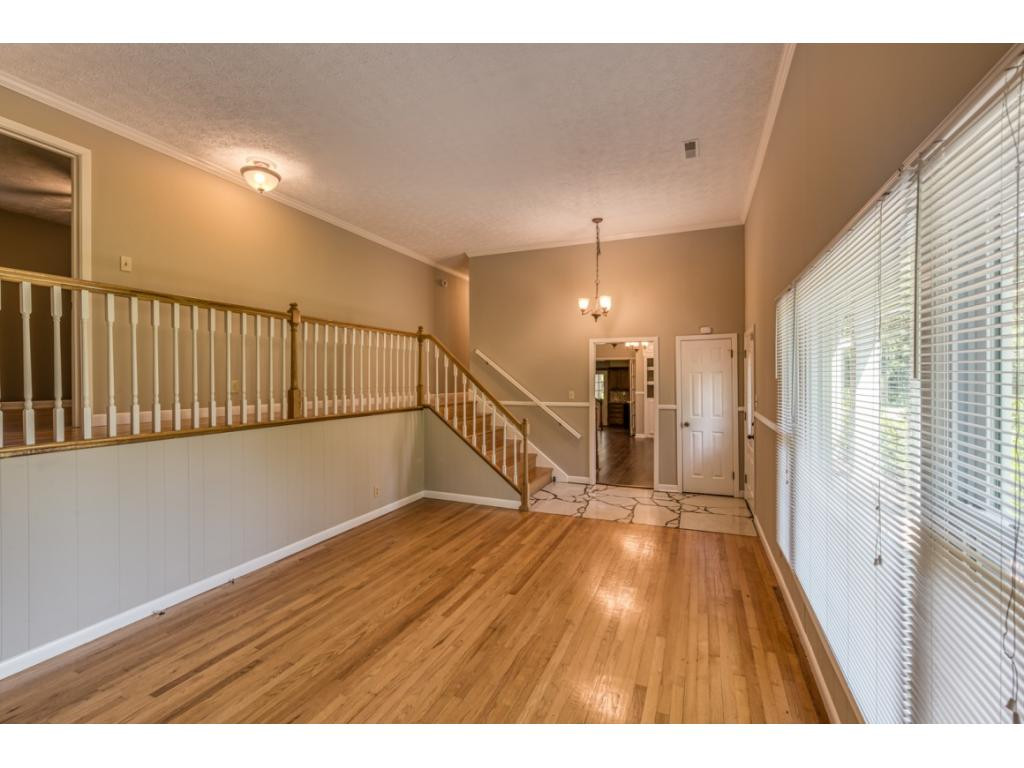 201 Robin Road Bristol, TN 37620 - Photo 3 of 31 Photo 3