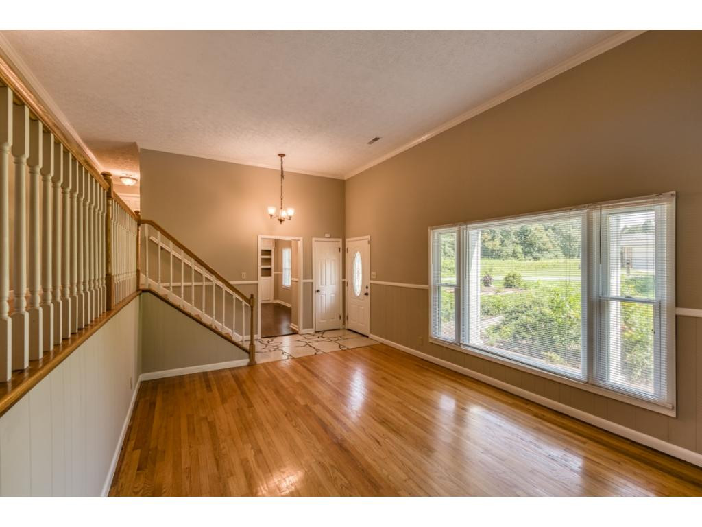 201 Robin Road Bristol, TN 37620 - Photo 4 of 31 Photo 4
