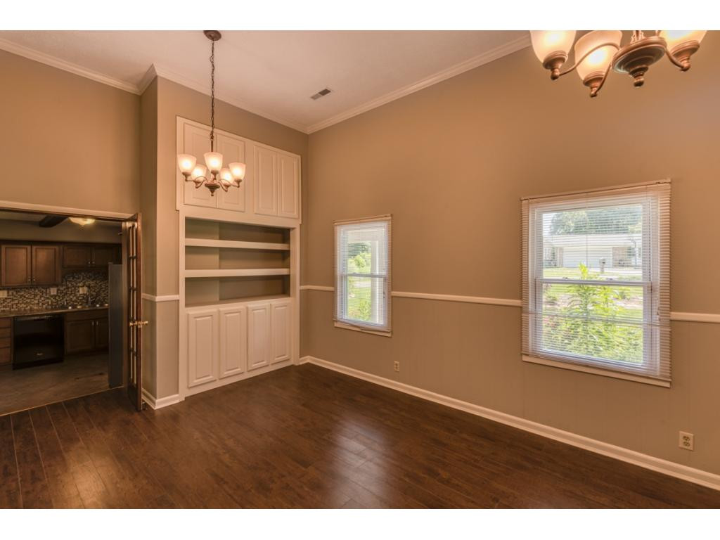 201 Robin Road Bristol, TN 37620 - Photo 6 of 31 Photo 6