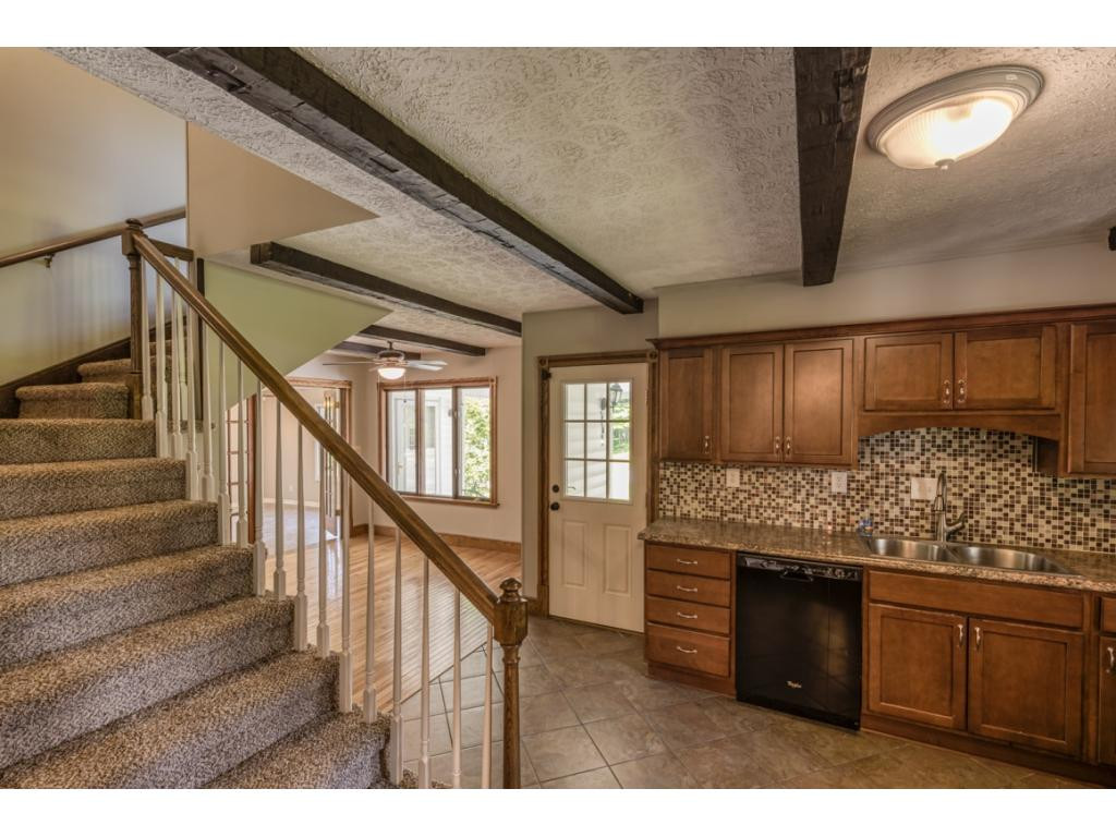 201 Robin Road Bristol, TN 37620 - Photo 7 of 31 Photo 7