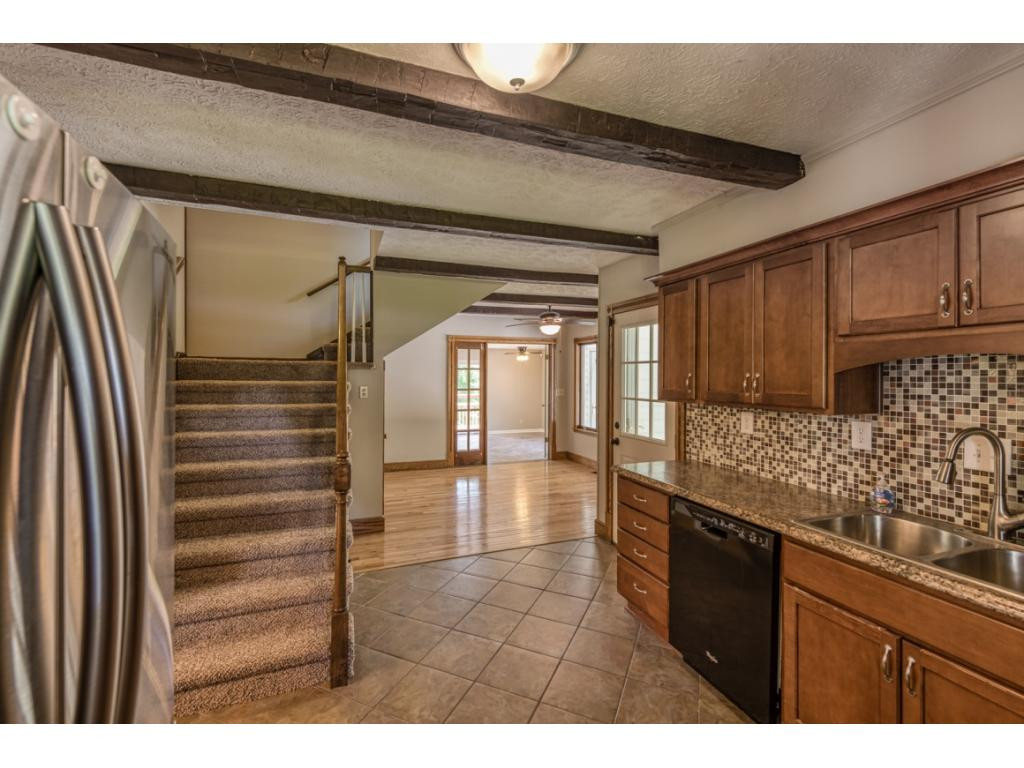 201 Robin Road Bristol, TN 37620 - Photo 10 of 31 Photo 10
