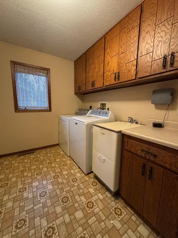 $285,000 | 204 F Street, Marshall, MN 56258