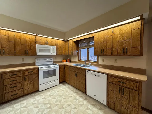 $285,000 | 204 F Street, Marshall, MN 56258