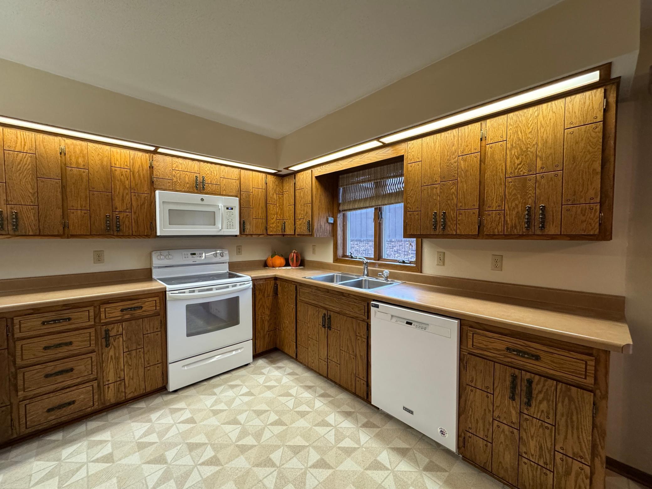 204 F Street Marshall, MN 56258 - Photo 6 of 21