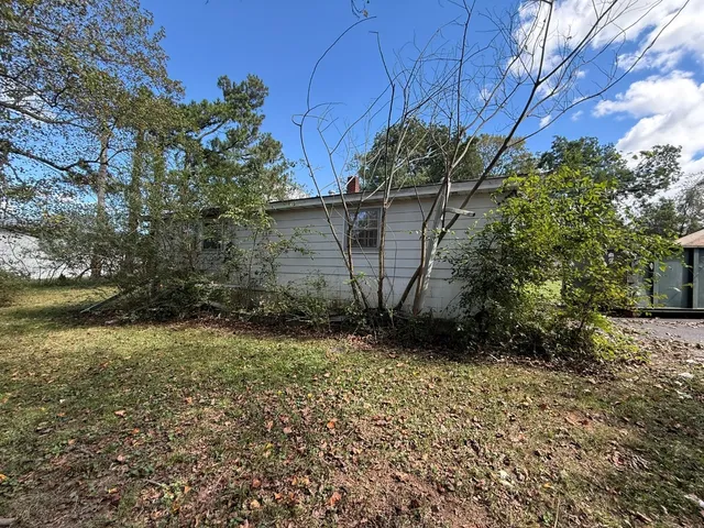 a view of a backyard of the house