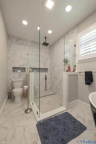 a bathroom with a toilet and a shower
