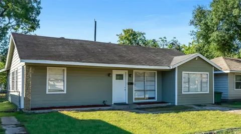 a house view with garden space