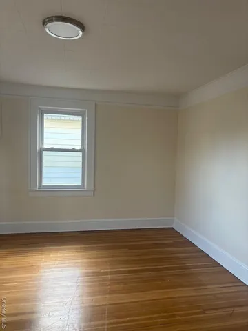 $2,600 | 15 Miller Street, Unit 15A LOWER, Glen Cove, NY 11542