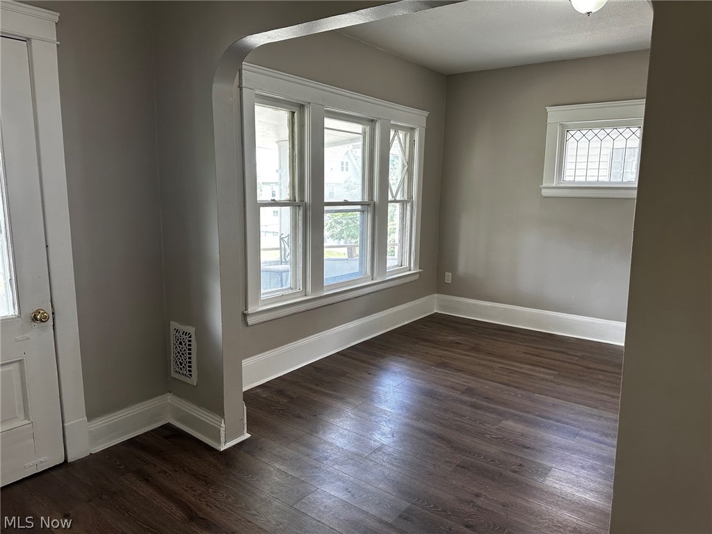 919 Nathaniel Road Cleveland, OH 44110 - Photo 3 of 15