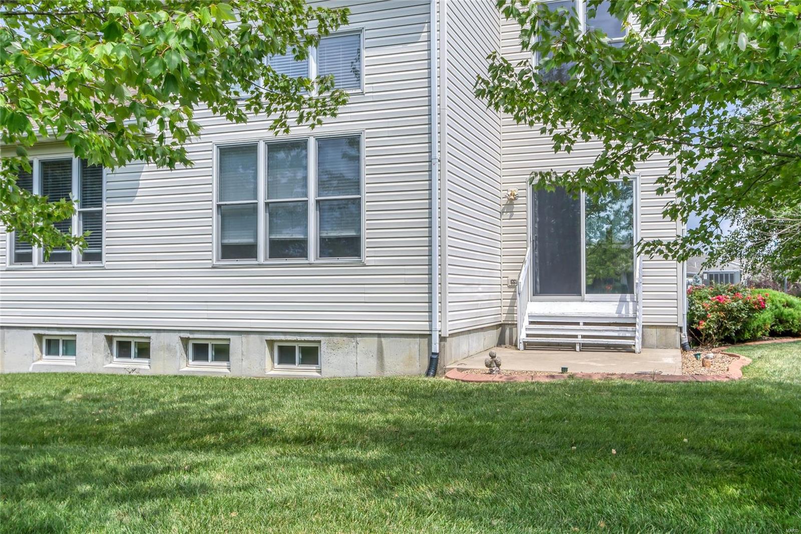 1200 Silo Bend Drive Wentzville, MO 63385 - Photo 6 of 49