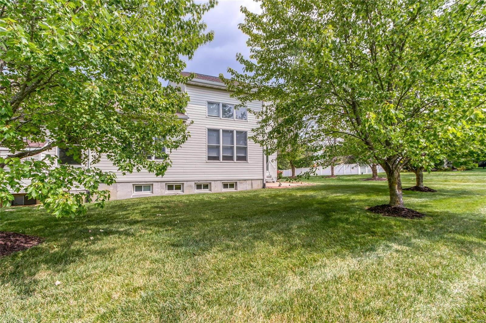 1200 Silo Bend Drive Wentzville, MO 63385 - Photo 7 of 49