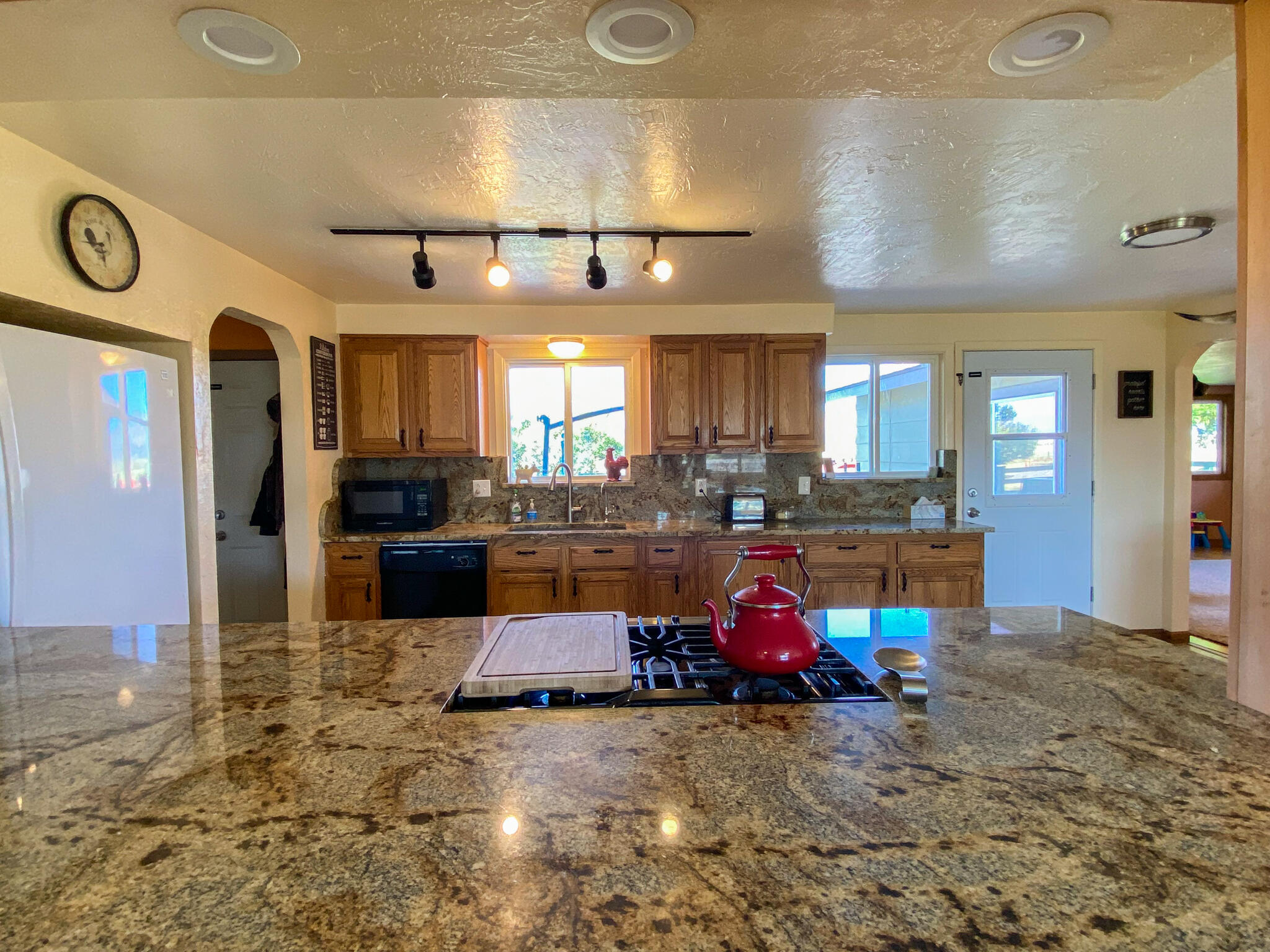 9151 Springlake Road Klamath Falls, OR 97603 - Photo 13 of 47 10