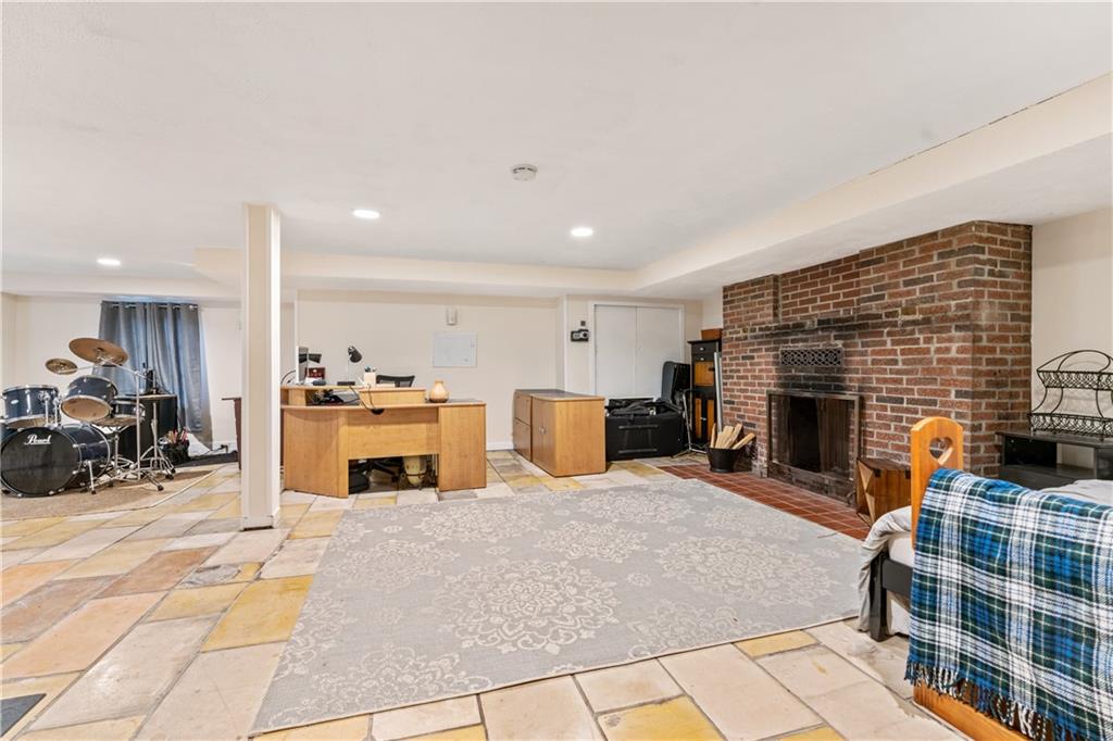 305 Long Road Pittsburgh, PA 15235 - Photo 17 of 25 Gallery Image 17