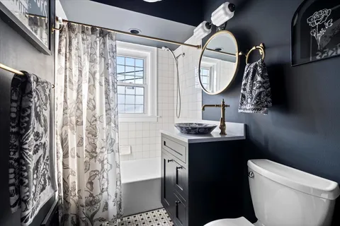 $649,900 | 330 East St Charles Road, Elmhurst, IL 60126