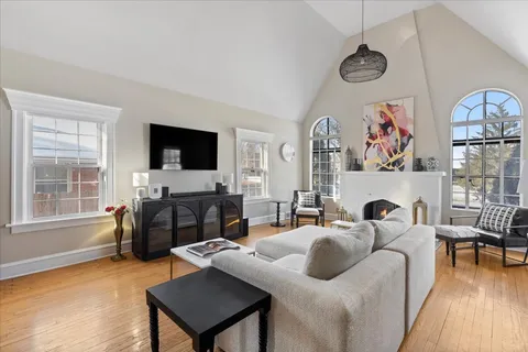 $649,900 | 330 East St Charles Road, Elmhurst, IL 60126