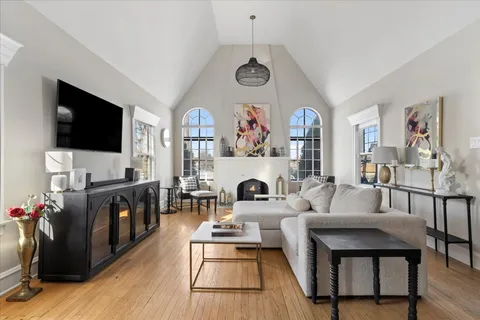 $649,900 | 330 East St Charles Road, Elmhurst, IL 60126