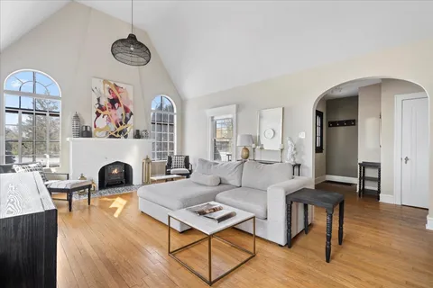 $649,900 | 330 East St Charles Road, Elmhurst, IL 60126