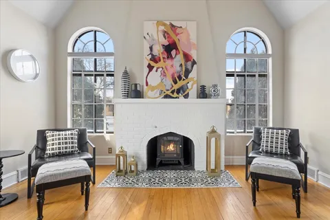 $649,900 | 330 East St Charles Road, Elmhurst, IL 60126