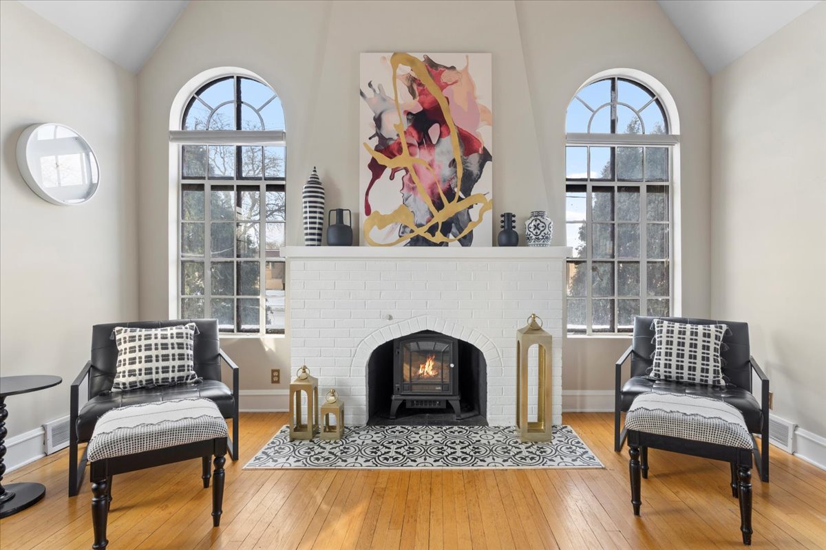 330 East St Charles Road Elmhurst, IL 60126 - Photo 5 of 35