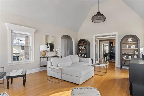 $649,900 | 330 East St Charles Road, Elmhurst, IL 60126