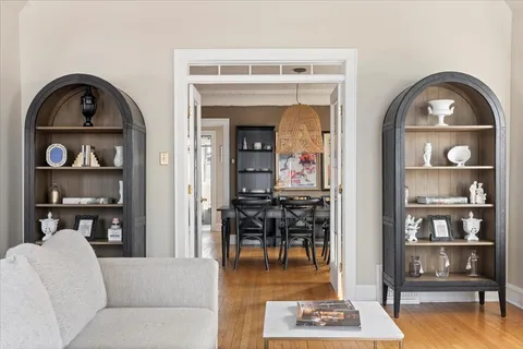 $649,900 | 330 East St Charles Road, Elmhurst, IL 60126