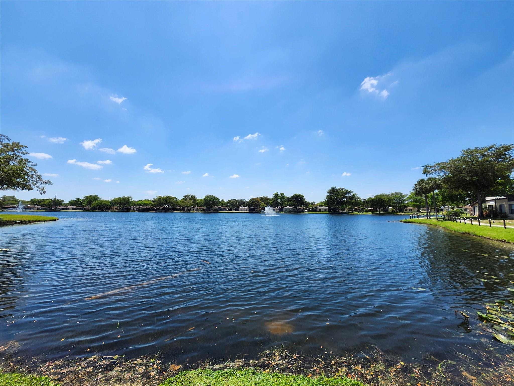301 Cambridge Road, Unit 301 Hollywood, FL 33024 - Photo 3 of 31 Photo 3