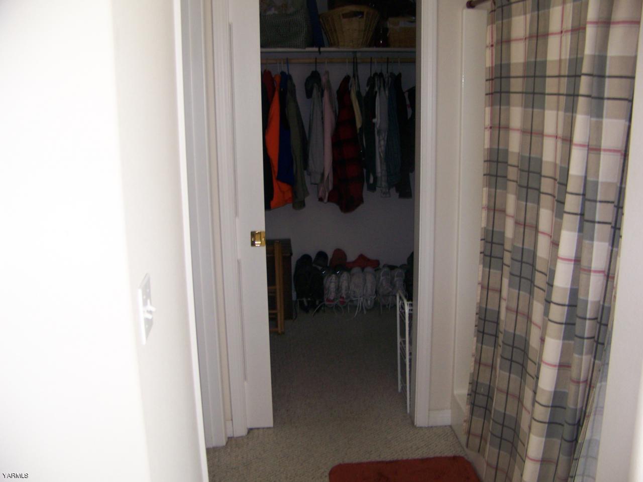10811 Zier Road Yakima, WA 98908 - Photo 15 of 20 a view of walk in closet