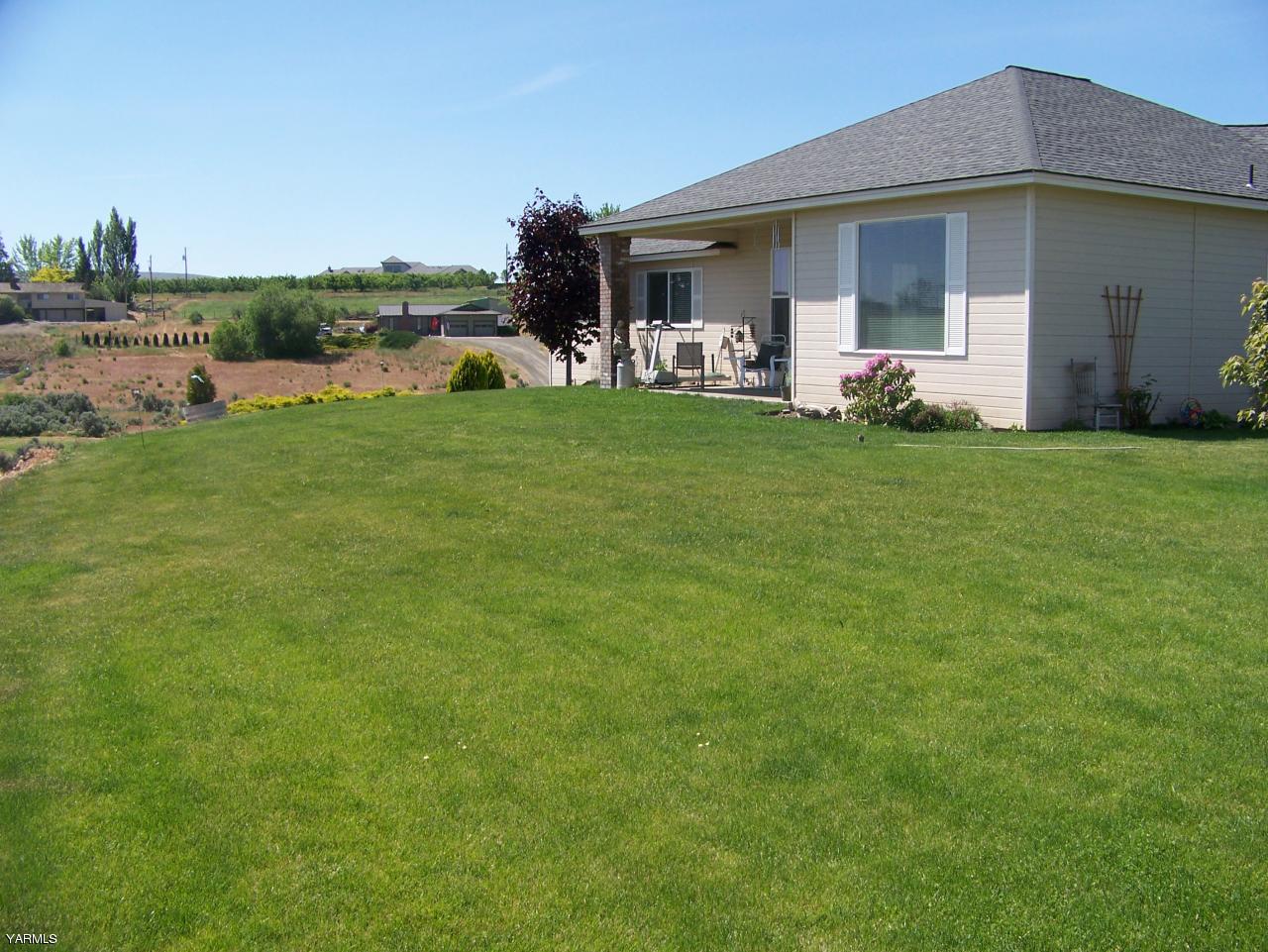 10811 Zier Road Yakima, WA 98908 - Photo 17 of 20 a front view of house with yard and lake view