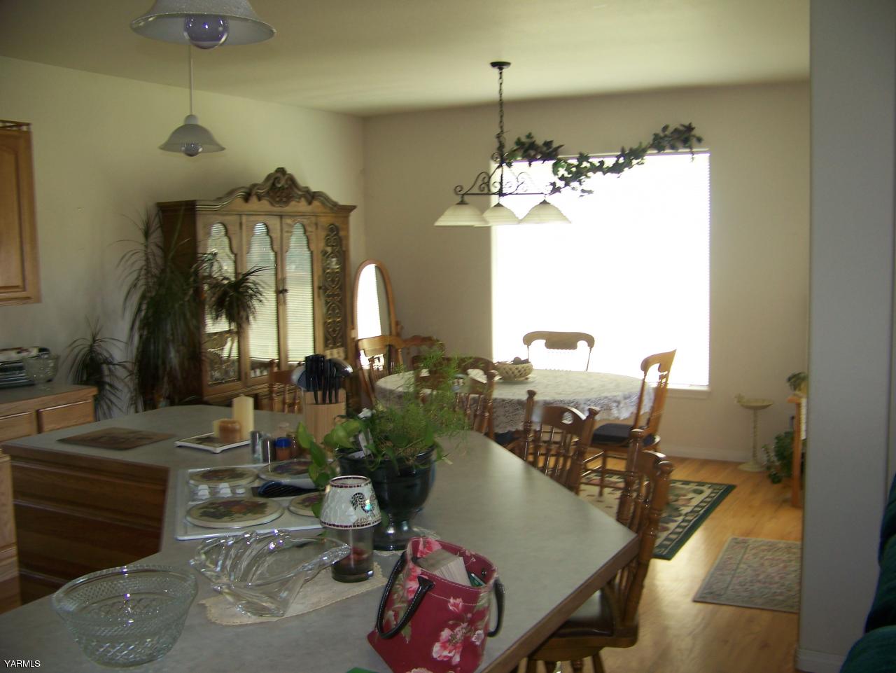 10811 Zier Road Yakima, WA 98908 - Photo 6 of 20 a living room with furniture chandelier and a chandelier