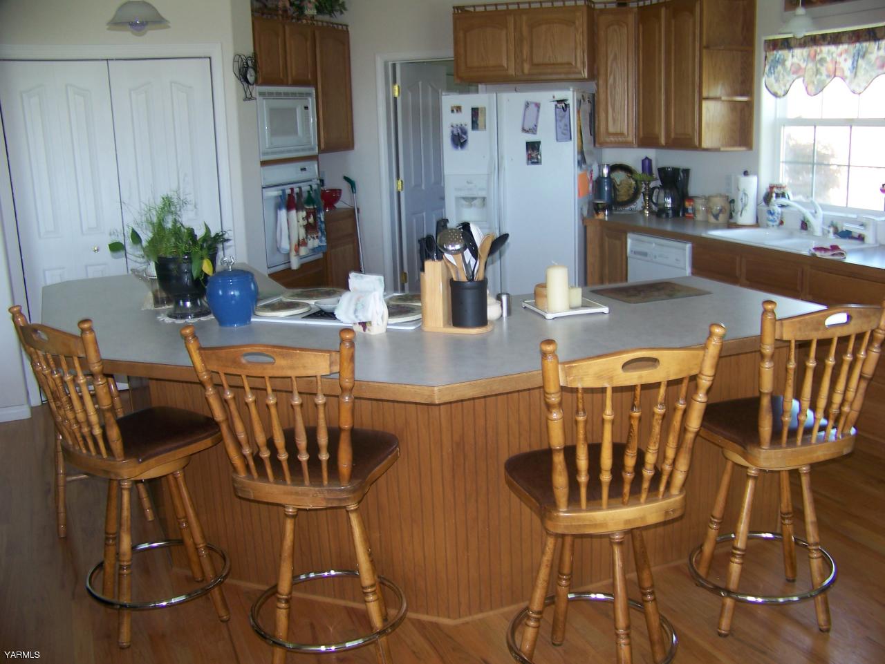 10811 Zier Road Yakima, WA 98908 - Photo 8 of 20 a dining room with furniture window and wooden floor