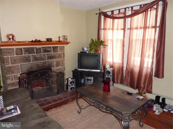 419 Laurel Road Lansdowne, PA 19050 - Photo 3 of 15