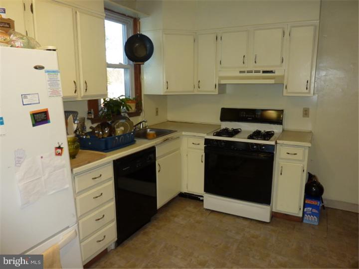 419 Laurel Road Lansdowne, PA 19050 - Photo 5 of 15