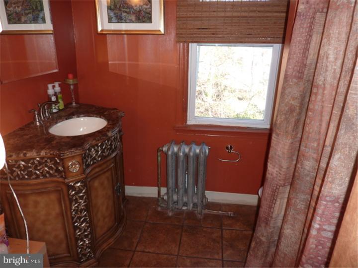 419 Laurel Road Lansdowne, PA 19050 - Photo 6 of 15