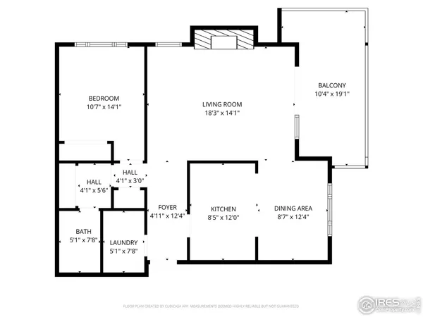 a picture of a book shelf