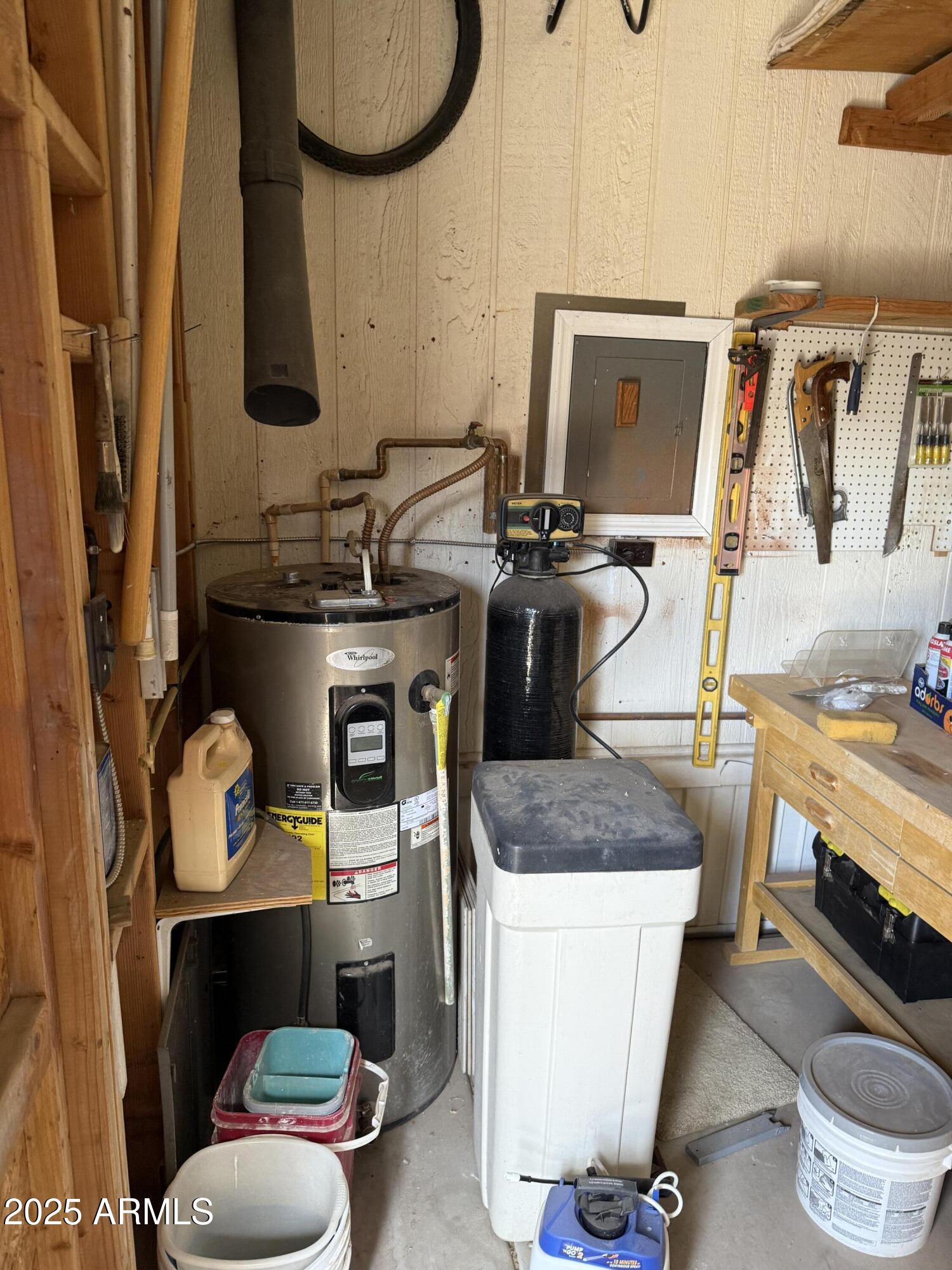 301 South Signal Butte Road, Unit FRNT Apache Junction, AZ 85120 - Photo 26 of 38 a bathroom with a sink and a mirror