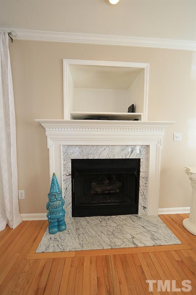 9101 Castleton Lane Raleigh, NC 27615 - Photo 8 of 25 Although the gas logs do work, the ignitor does not.