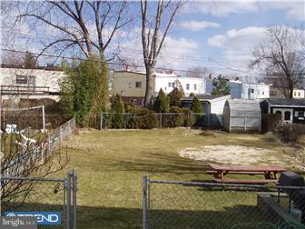 841 Avon Road Philadelphia, PA 19116 - Photo 11 of 12 a view of a yard with wooden fence