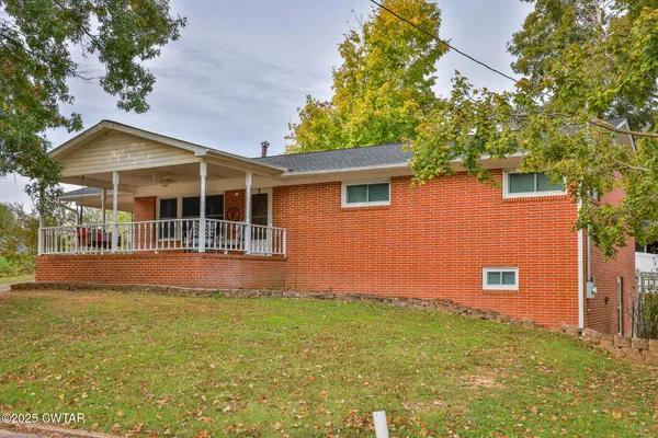 a view of front of house with a yard