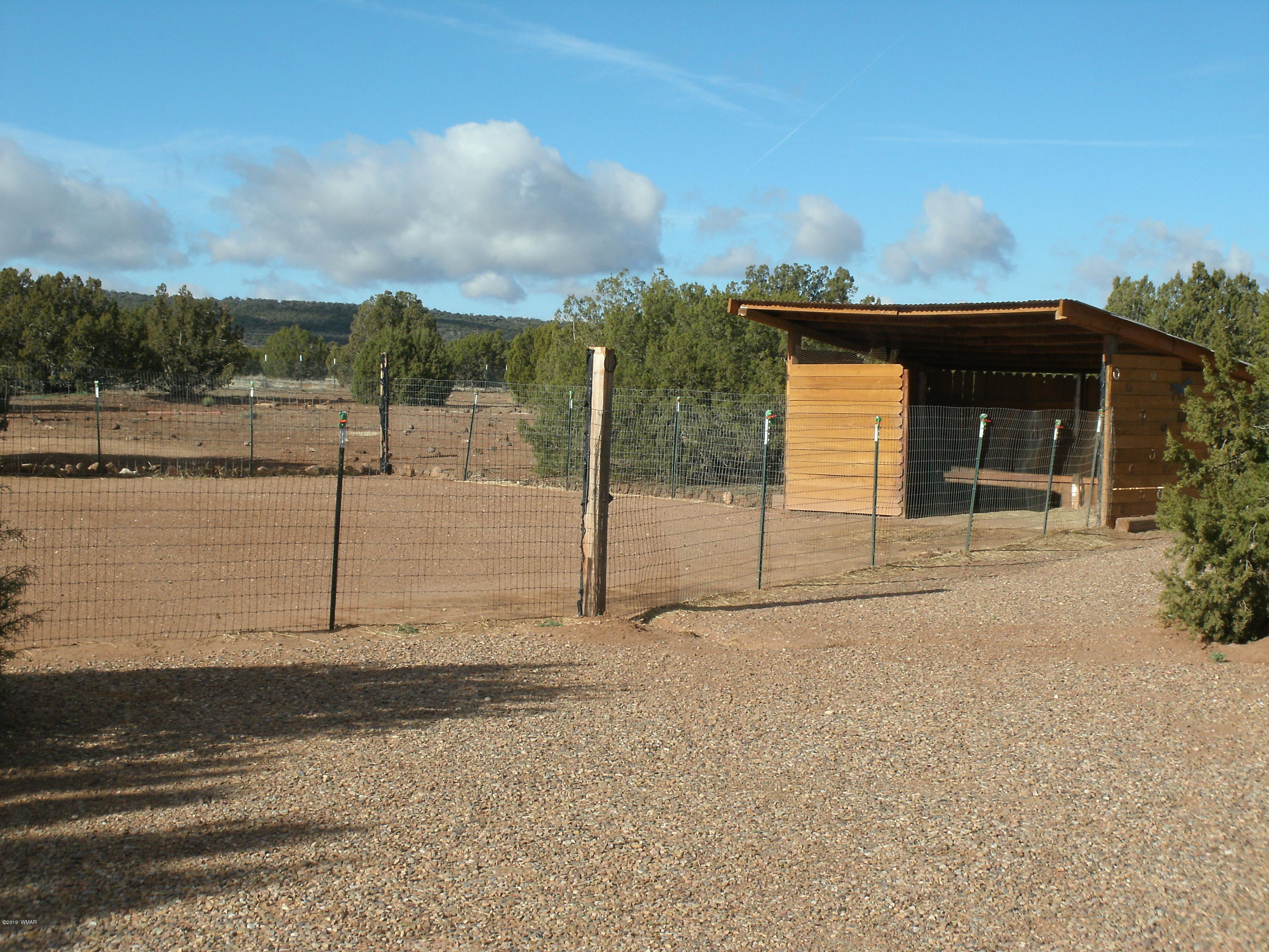 4078 East Pinto Road Snowflake, AZ 85937 - Photo 8 of 49 a view of a barn