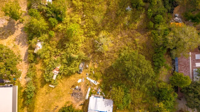 a view of residential houses with yard
