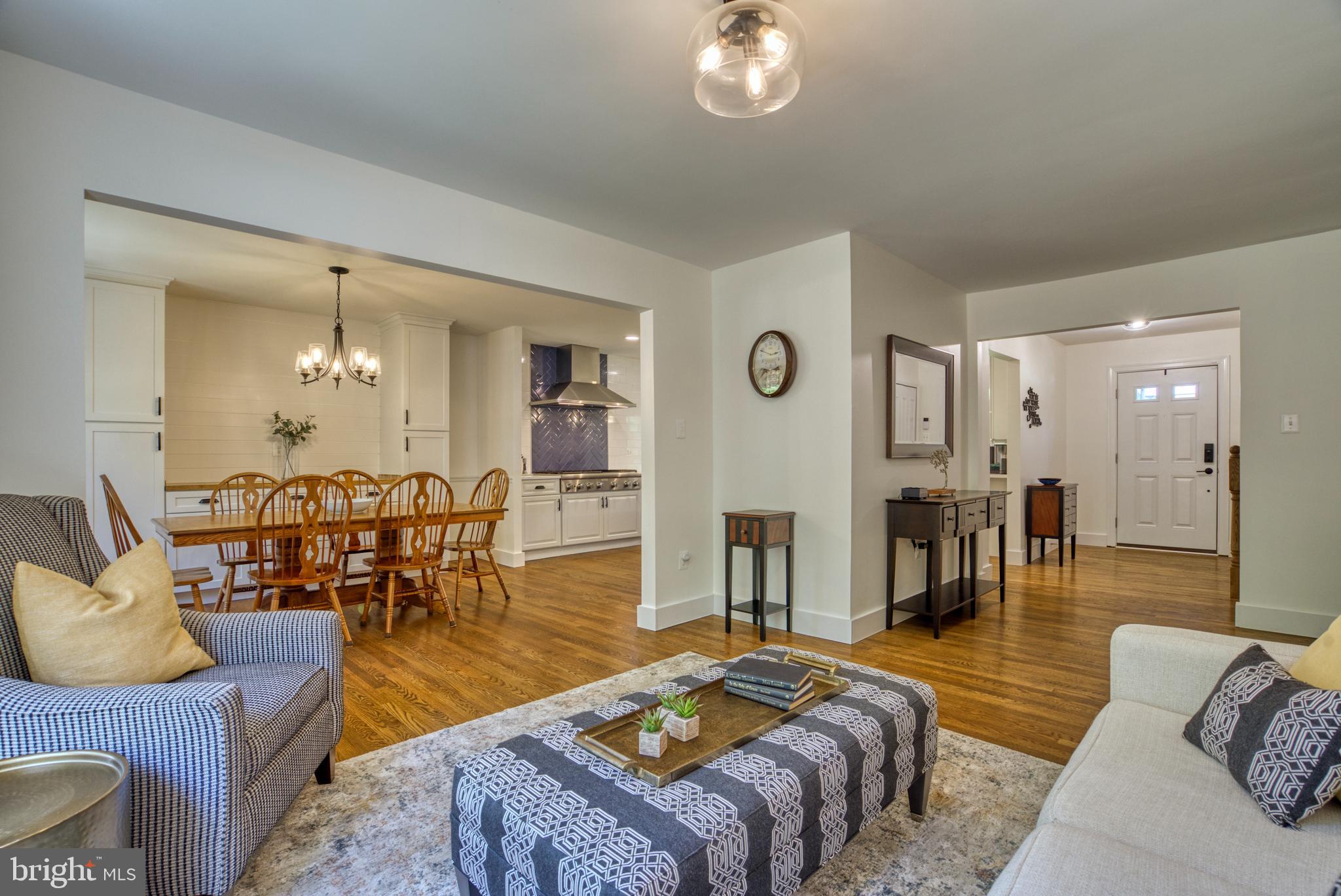 12010 Trotter Lane Reston, VA 20191 - Photo 15 of 79 Living Room
