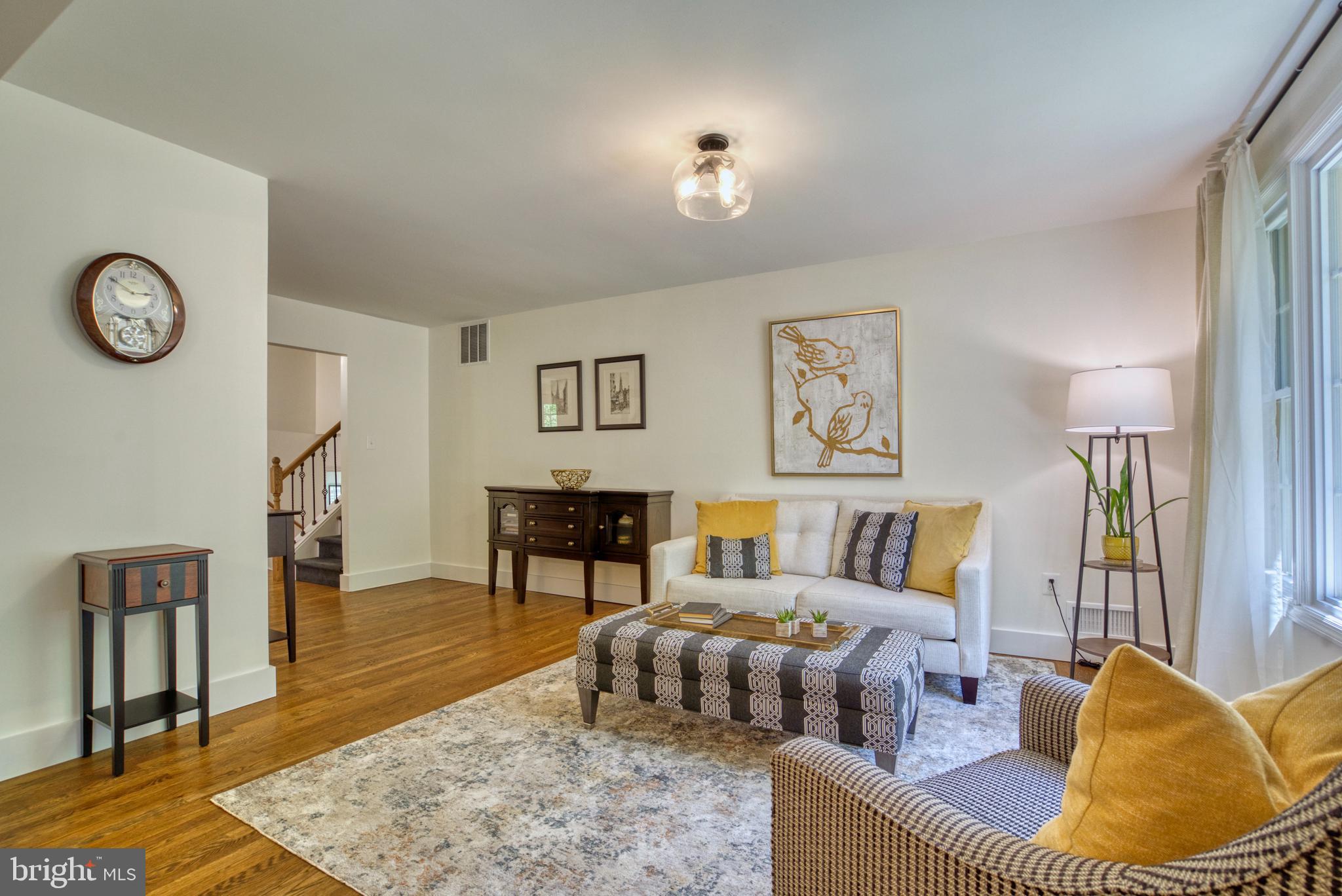 12010 Trotter Lane Reston, VA 20191 - Photo 16 of 79 Living Room