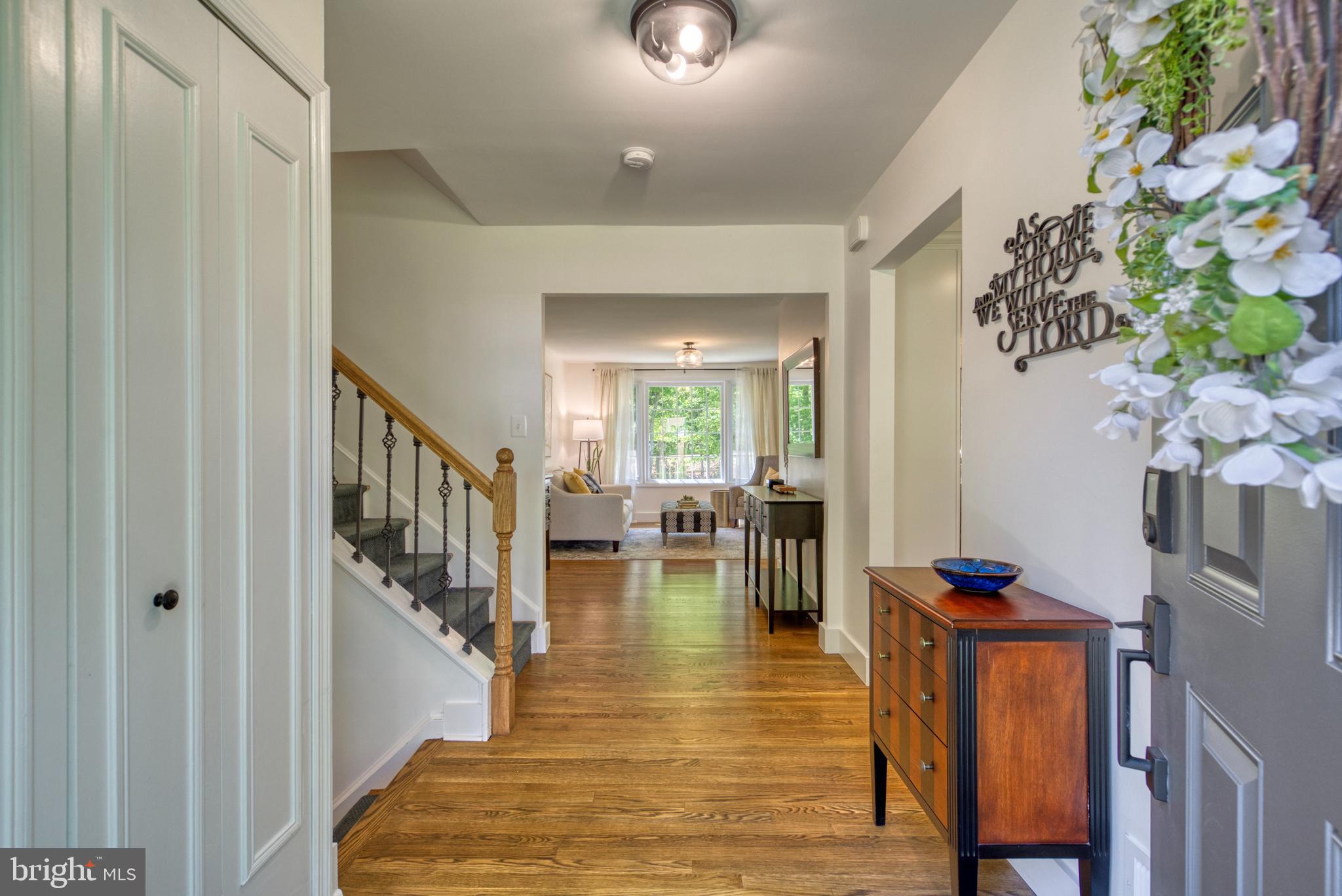 12010 Trotter Lane Reston, VA 20191 - Photo 4 of 79 Entry Foyer